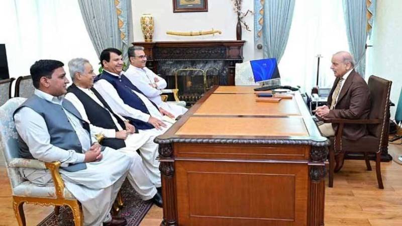 Former PTI lawmaker joins PML-N after meeting with PM Shehbaz
