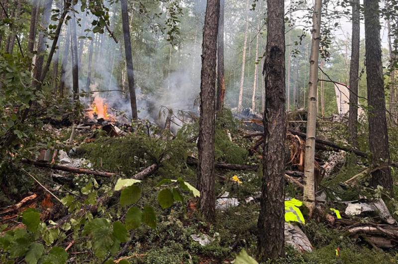 Investigators find black boxes from crashed Russia plane