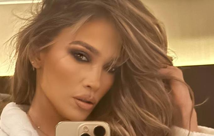 Jennifer Lopez goes independent 