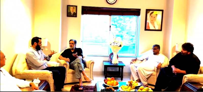 Tarar visits Qamar Zaman Kaira’s residence to inquire about his health