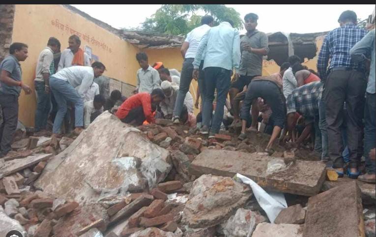 India school roof collapse kills seven children
