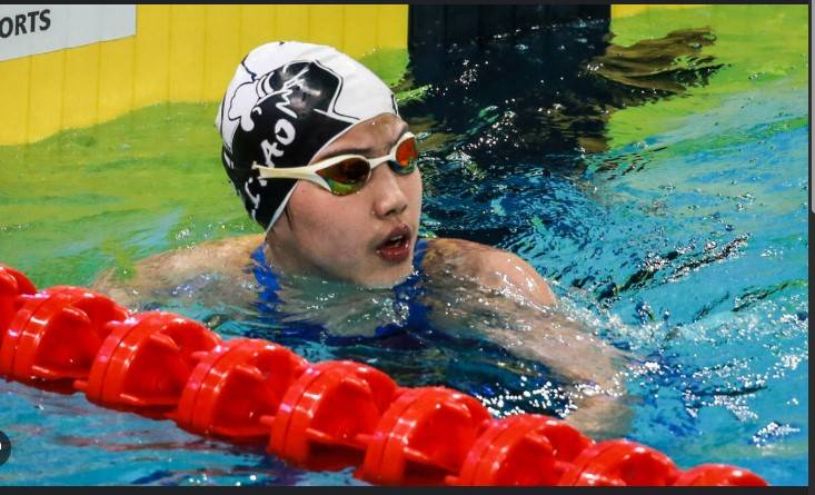 China prodigy takes on swimming world aged 12