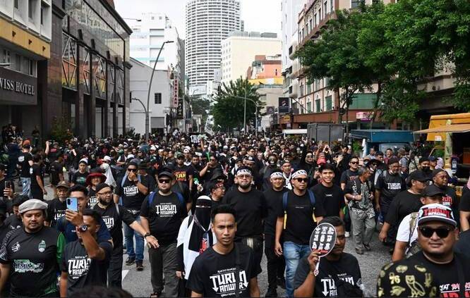 Malaysians protest rising living costs