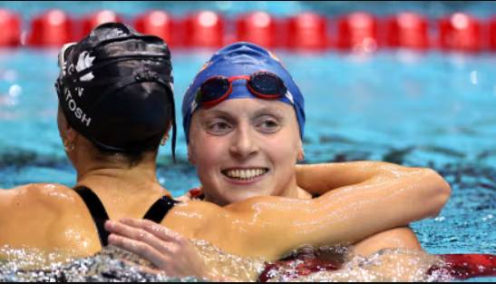 McIntosh romps to world 400m freestyle gold, Ledecky third