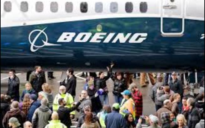 Boeing workers threaten strikes at fighter jet factories