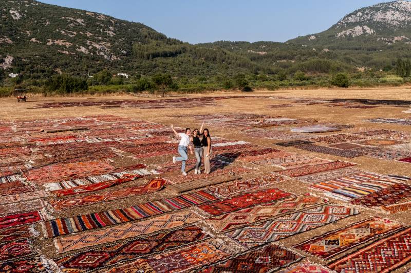 Thousands of carpets sunbathe at Turkish resort
