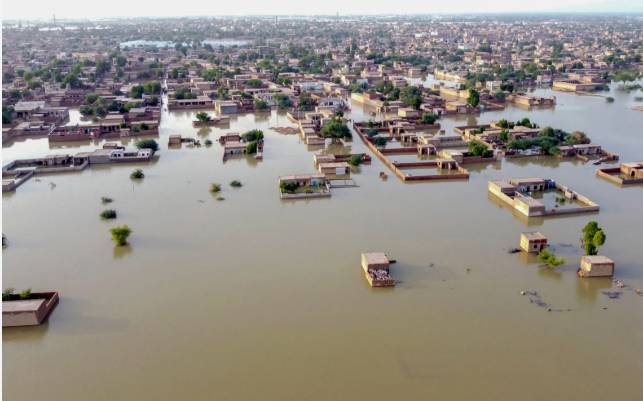 Several villages flooded after River Indus bursts its banks in Khairpur