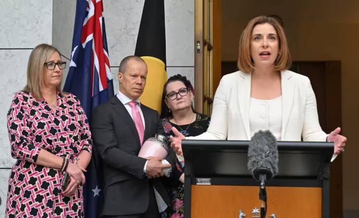 Australia to ban under-16s from YouTube