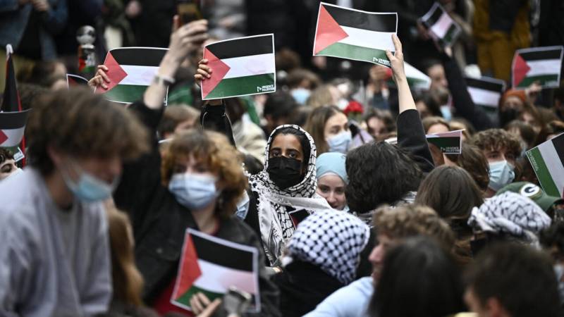 France expels Palestinian student