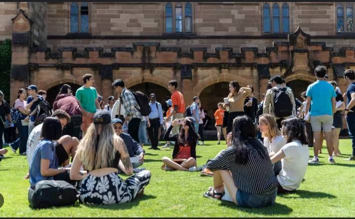 Australia slashes student loan debts by 20 percent