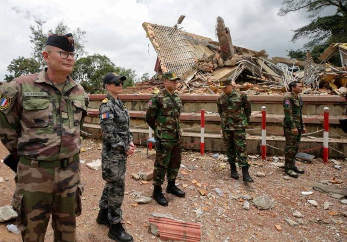 Cambodia urges Thailand to return soldiers taken in border clashes