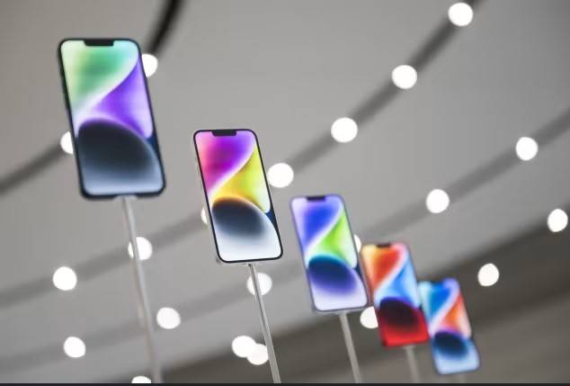 Apple profit beats forecasts on strong iPhone sales