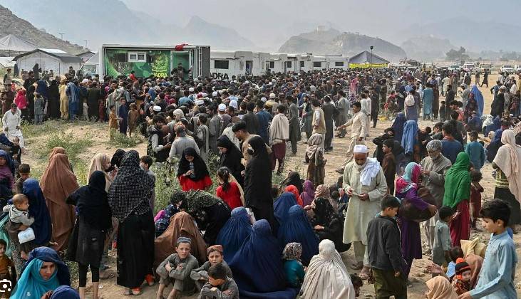 Pakistan govt issues fresh call for Afghans to leave