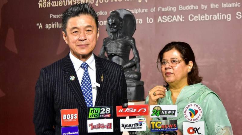 Pakistan gifts replica of fasting Buddha to Thailand
