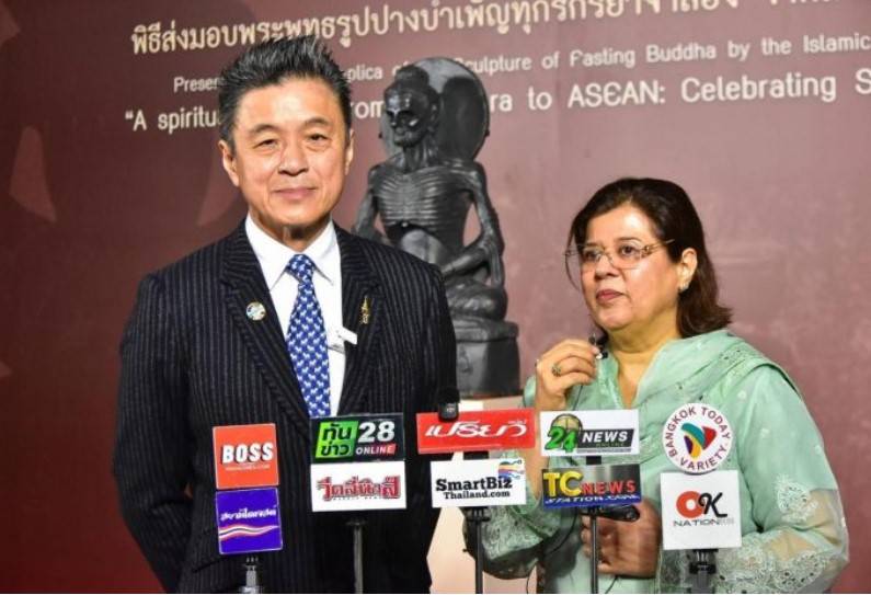 Pakistan gifts Fasting Buddha replica to Thailand