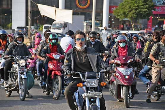 Women's bike rally kicks off freedom festivities in Karachi