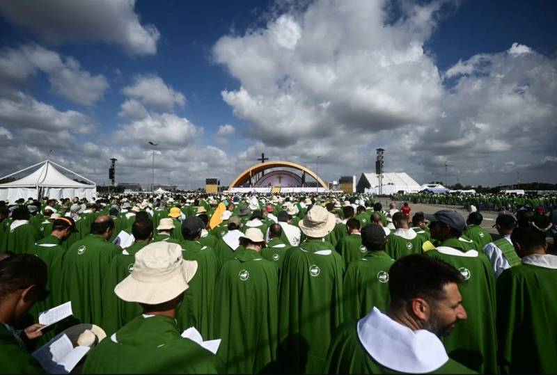 Pope's 'Jubilee of Youth' ends with mass for 1 million pilgrims