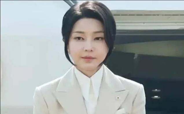 South Korean prosecutors question ex-first lady accused of graft