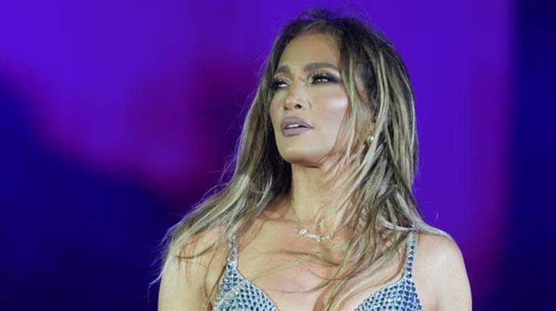Jennifer Lopez sizzles at Turkey concert amid music career shakeup