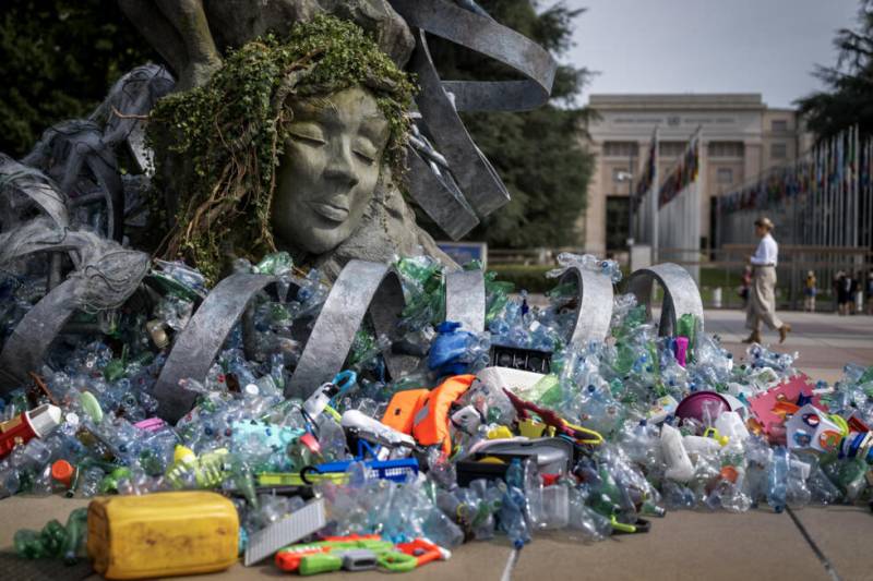 Plastic pollution treaty talks open with 'global crisis' warning