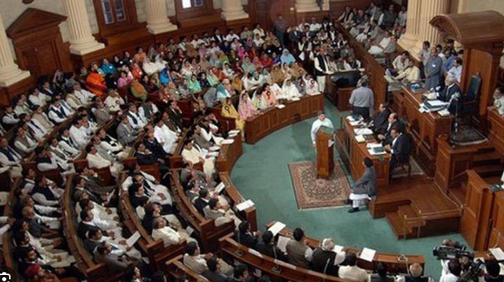 PML-N mulls challenging speaker’s ruling on 26 PTI MPAs disqualification 