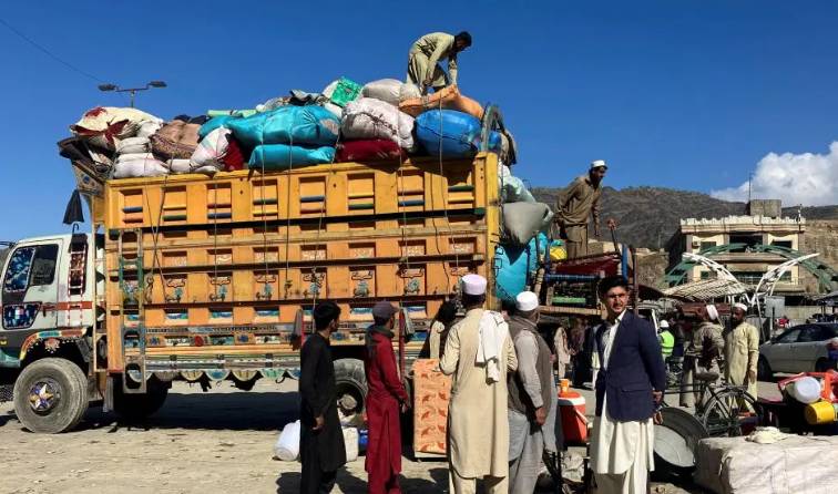 Afghan citizen cardholders given deadline of Sept 1 to leave Pakistan 