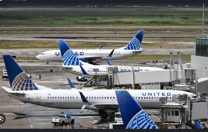 United Airlines flights grounded in the US
