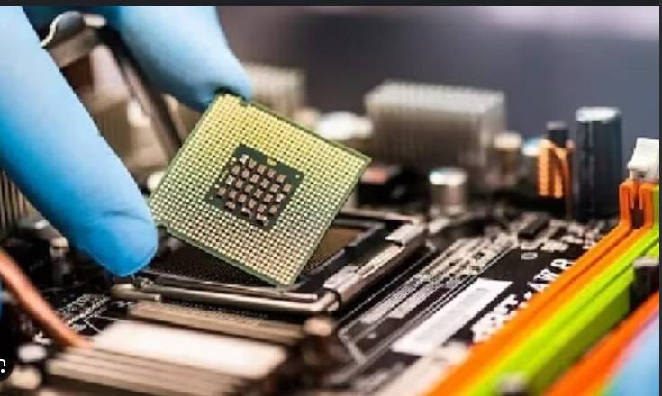 Trump announces 100% chip tariff, pressuring Asian producers