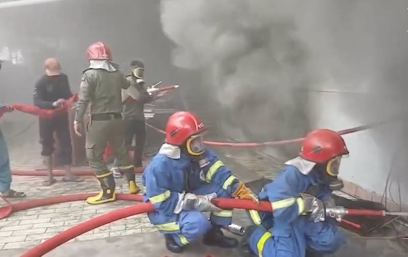 Massive fire at lunda clothes factory engulfs another building in Karachi