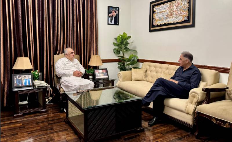 PTI leader Asad Qaiser meets Zubair, Chairman PAC Junaid Akbar
