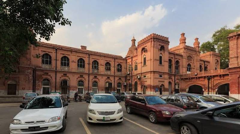 Special vehicle emission testing camp organised for doctors at Mayo Hospital Lahore