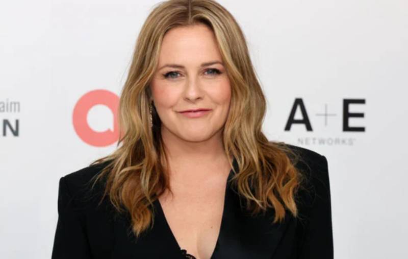 Alicia Silverstone teases Clueless TV reboot