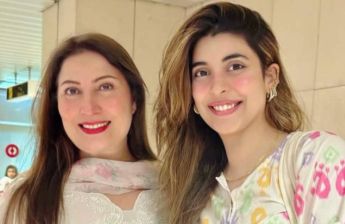 Fan moment! Urwa Hocane heaps praise on Saima Noor 