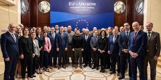 EU foreign ministers to hold urgent Ukraine talks Monday