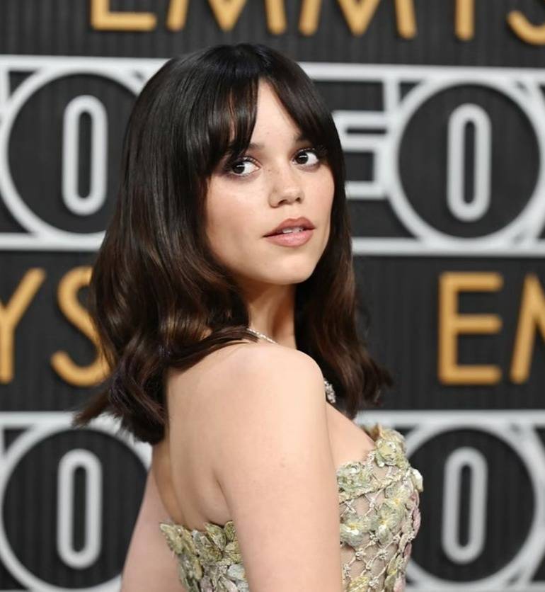 Netflix hit ‘Wednesday’ star Jenna Ortega dons bizarre outfit for season 2 promotion