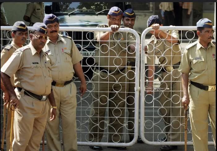 Indian police arrest fake cops running 'crime bureau'