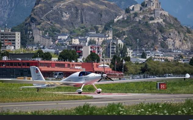 Swiss pilot takes big step closer to solar plane altitude record