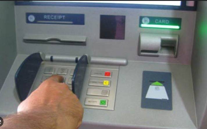 Man arrested for trying to crack ATM machine in Karachi