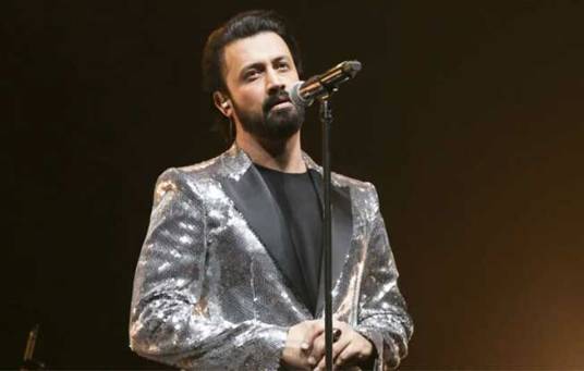  Atif Aslam performs at Jashn-e-Azadi event despite father’s passing a day before