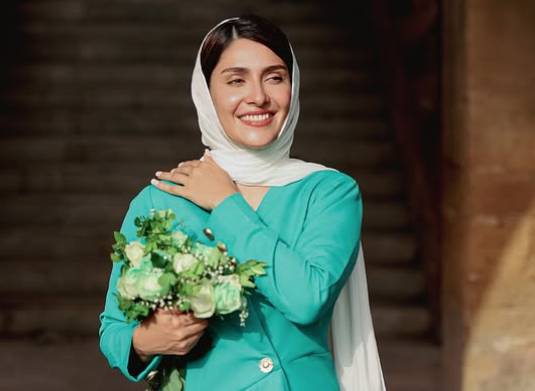 Ayeza Khan’s graceful look steals limelight on Independence Day