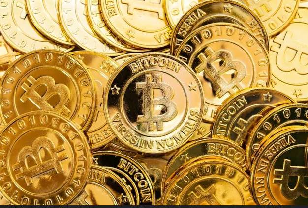 Bitcoin hits record high above $124,000