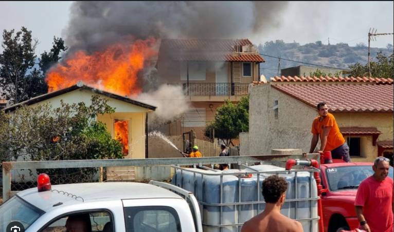 Thousands battle Greece fires as heatwave bakes Europe