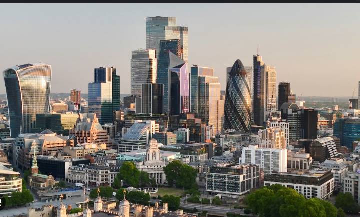 UK economy grows more than expected in second quarter