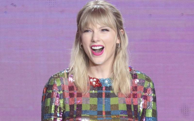 Jared Goff's phone ‘blew up’ after Taylor Swift mentioned him on Travis Kelce’s podcast