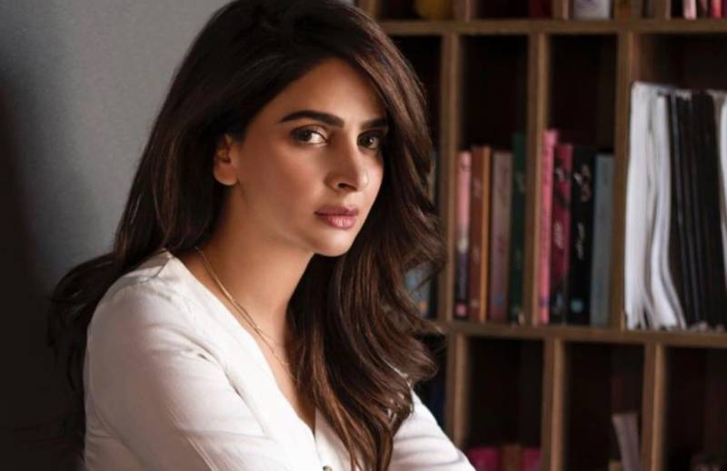 Saba Qamar salutes Atif Aslam’s strength in taking stage day after father’s death