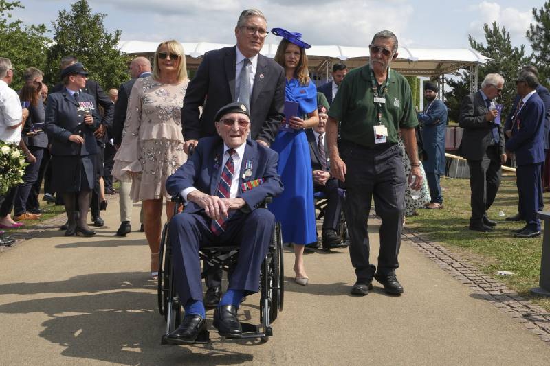 UK king, Starmer lead VJ Day tributes to WWII veterans, survivors