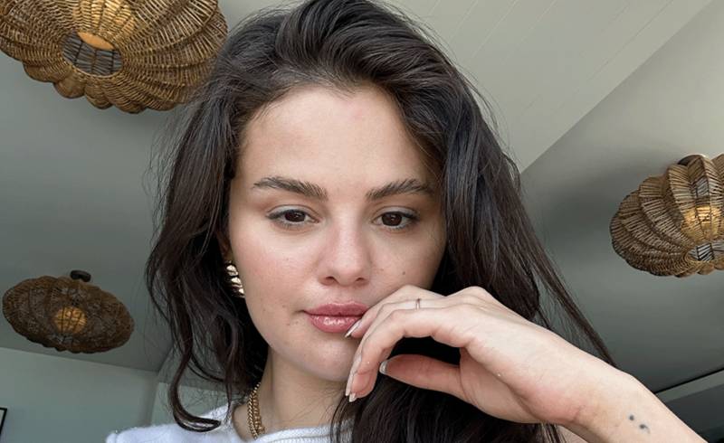 Selena Gomez breaks internet with daring selfie
