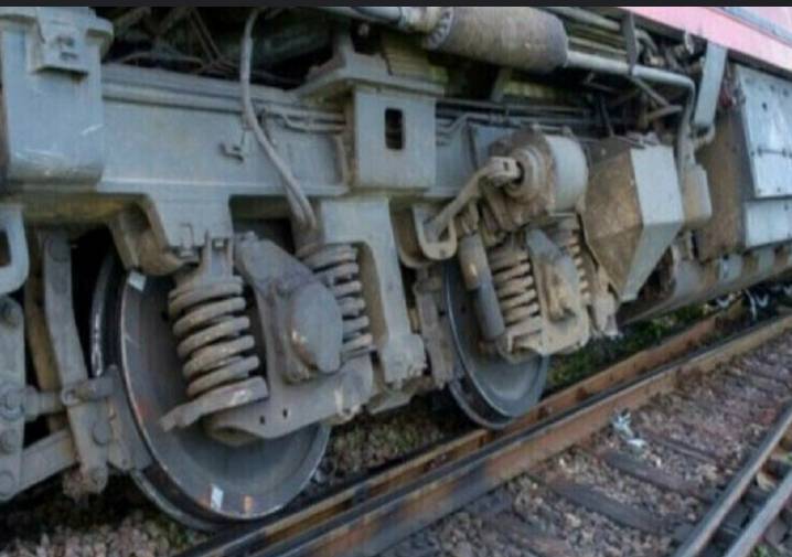 Train engine derails near Matiari