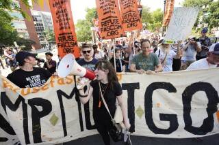 Trump faces heat as Washingtonians march on White House