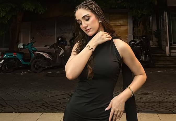 Aiza Awan’s NY vacation outfit lands her in hot waters
